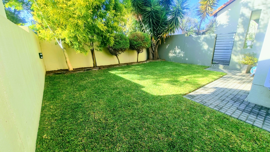 To Let 3 Bedroom Property for Rent in Broadacres Gauteng
