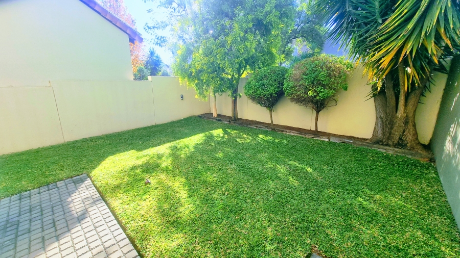 To Let 3 Bedroom Property for Rent in Broadacres Gauteng