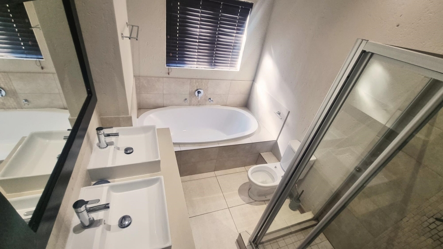 3 Bedroom Property for Sale in Broadacres Gauteng