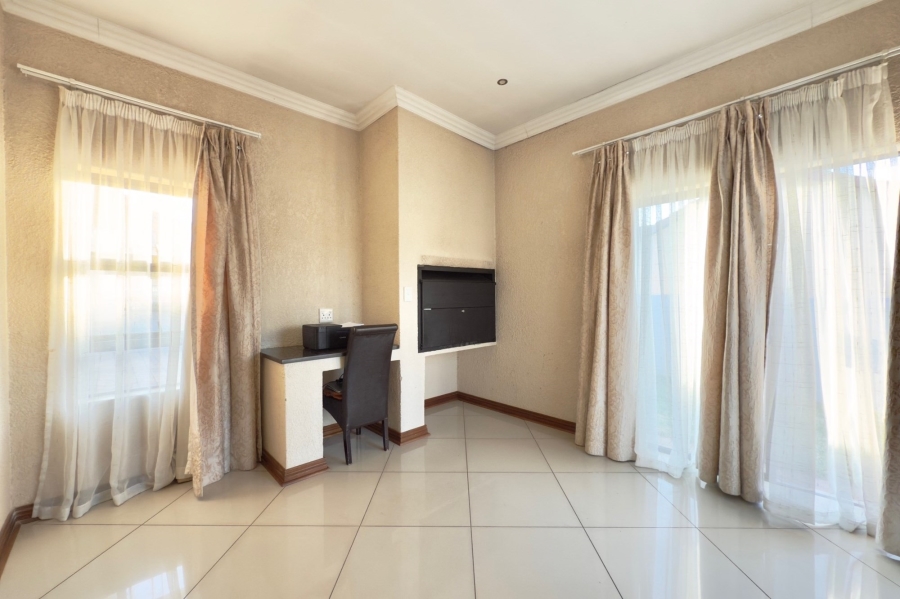 3 Bedroom Property for Sale in Rua Vista Gauteng