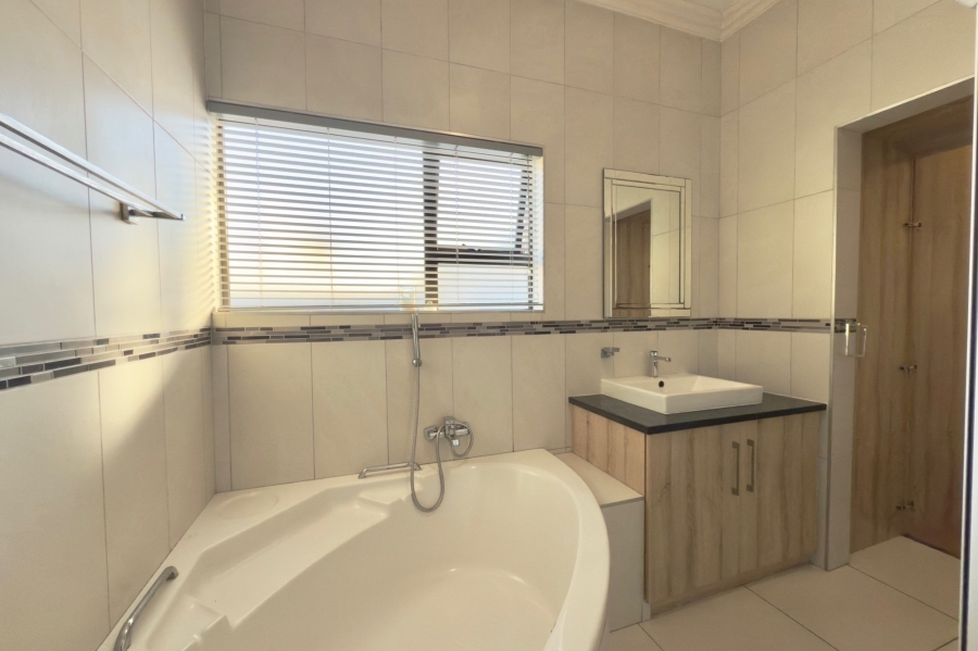 3 Bedroom Property for Sale in Rua Vista Gauteng
