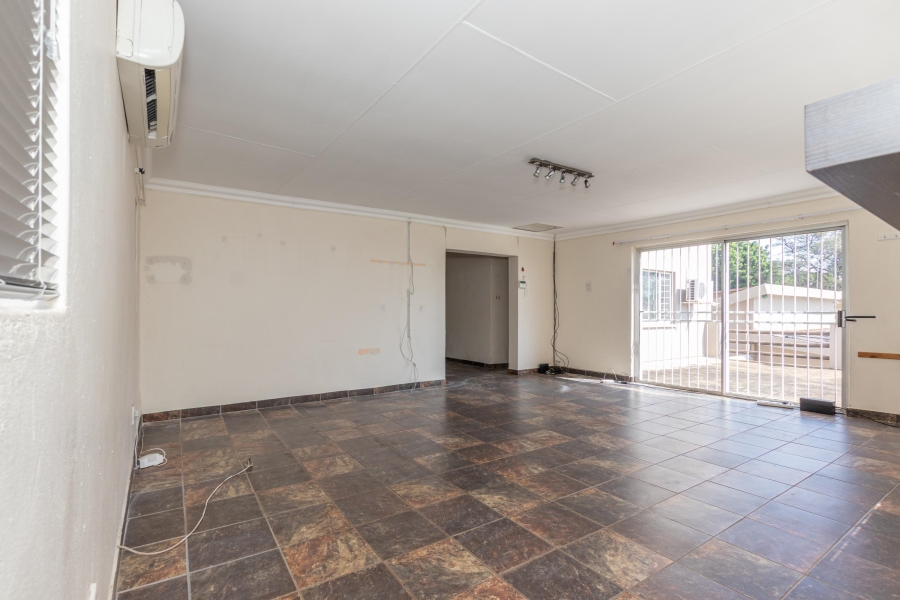 13 Bedroom Property for Sale in Poortview Gauteng