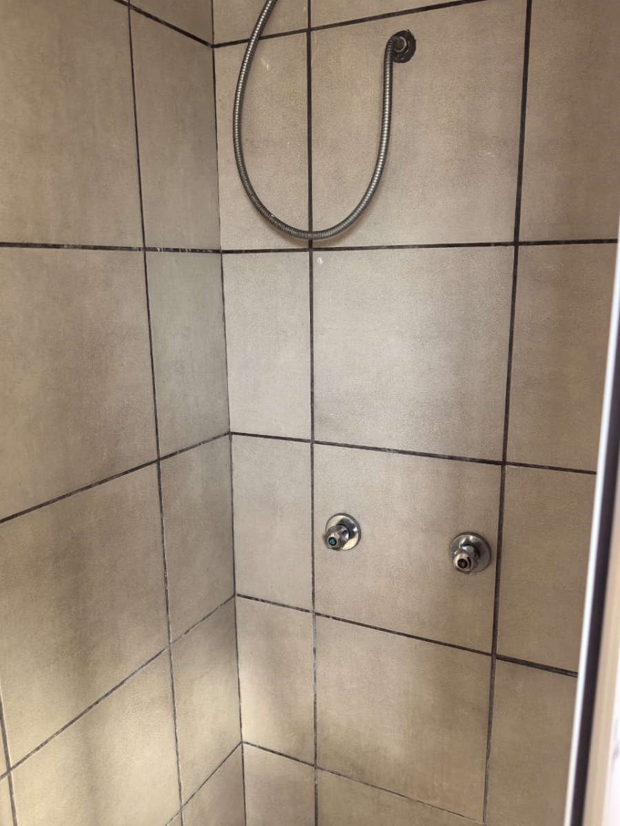 1 Bedroom Property for Sale in Greenside Gauteng