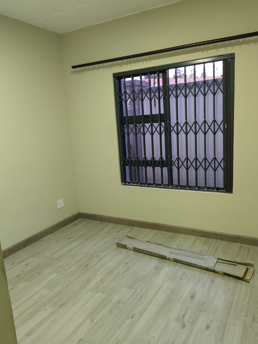2 Bedroom Property for Sale in Witpoortjie Gauteng