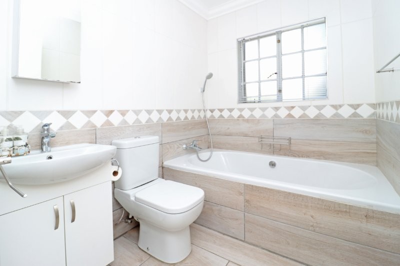 2 Bedroom Property for Sale in Robindale Gauteng