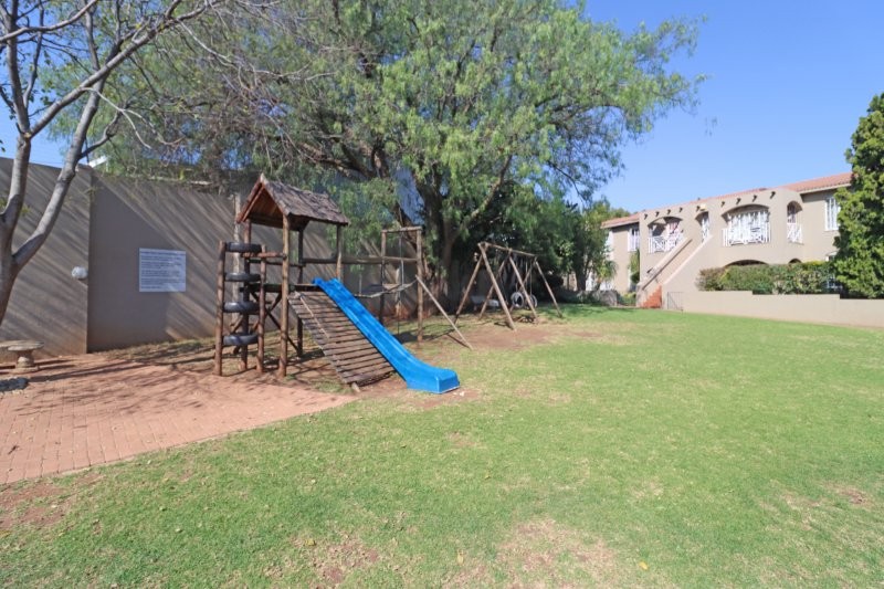 2 Bedroom Property for Sale in Robindale Gauteng