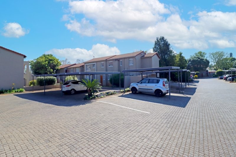 2 Bedroom Property for Sale in Robindale Gauteng