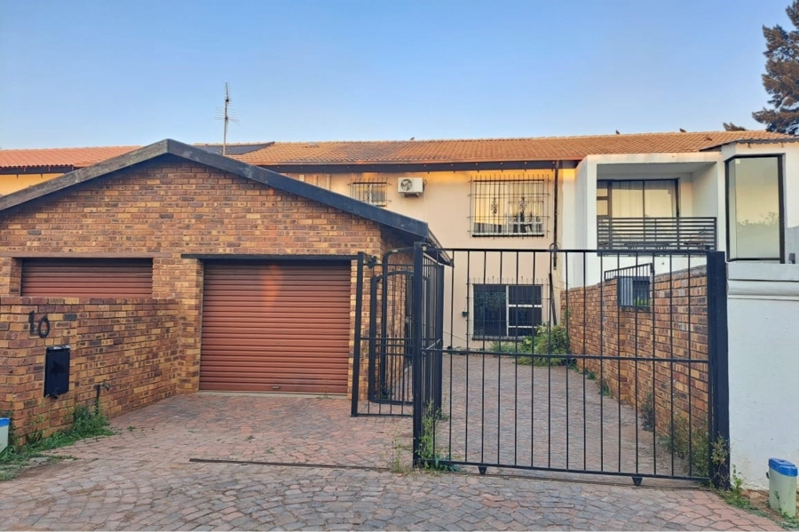 To Let 3 Bedroom Property for Rent in Dersley Gauteng
