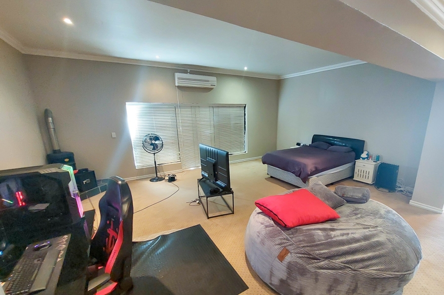 5 Bedroom Property for Sale in Tiegerpoort Gauteng