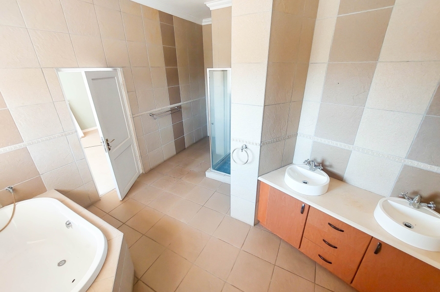 5 Bedroom Property for Sale in Tiegerpoort Gauteng