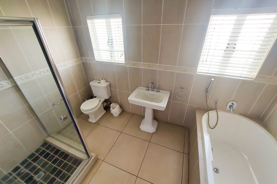 5 Bedroom Property for Sale in Tiegerpoort Gauteng