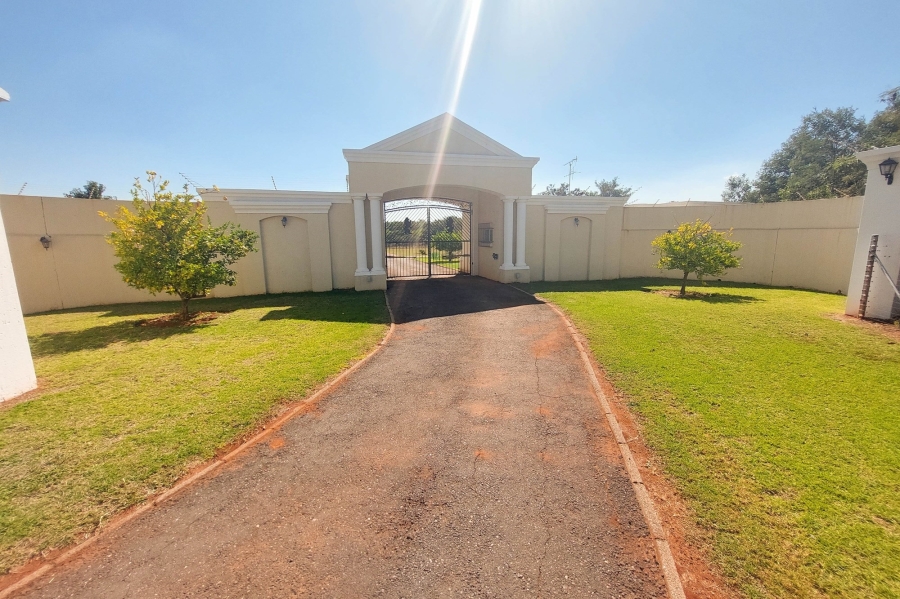 5 Bedroom Property for Sale in Tiegerpoort Gauteng
