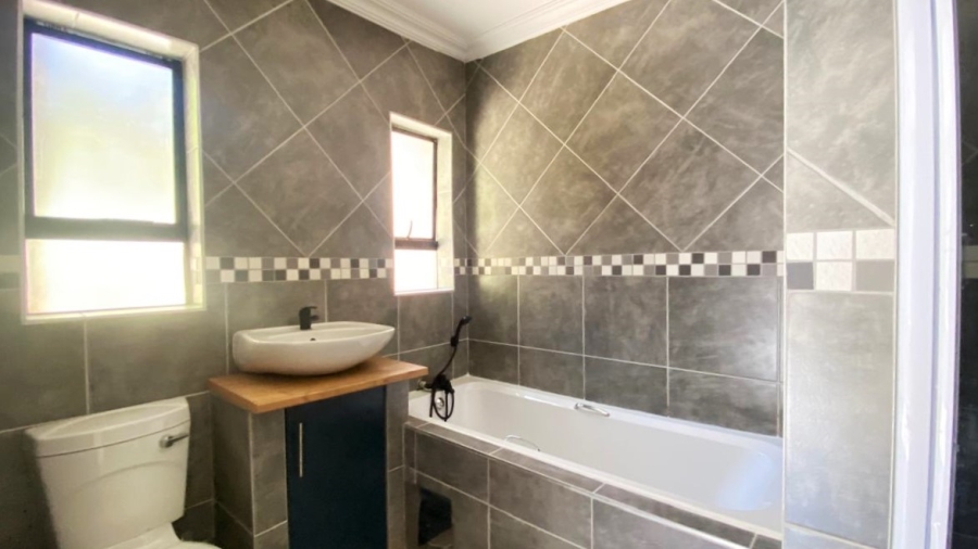To Let 3 Bedroom Property for Rent in Garsfontein Gauteng