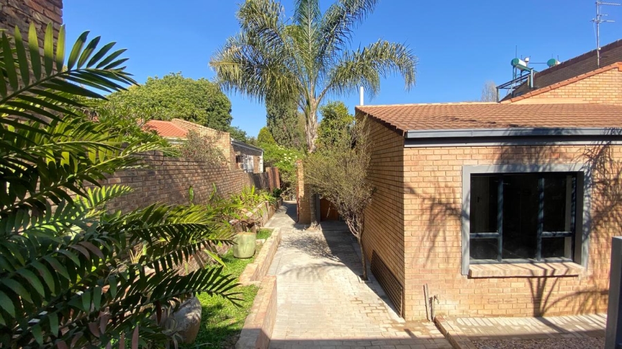 To Let 3 Bedroom Property for Rent in Garsfontein Gauteng