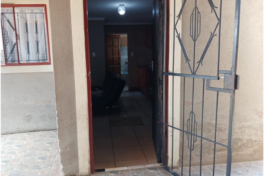 1 Bedroom Property for Sale in Olievenhoutbosch Gauteng