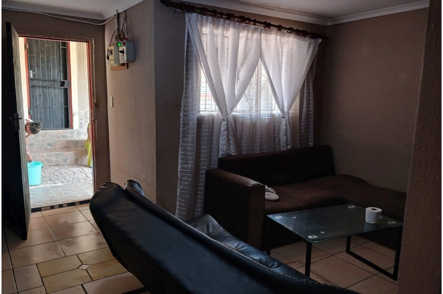 1 Bedroom Property for Sale in Olievenhoutbosch Gauteng