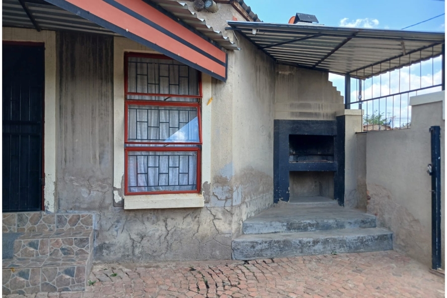1 Bedroom Property for Sale in Olievenhoutbosch Gauteng