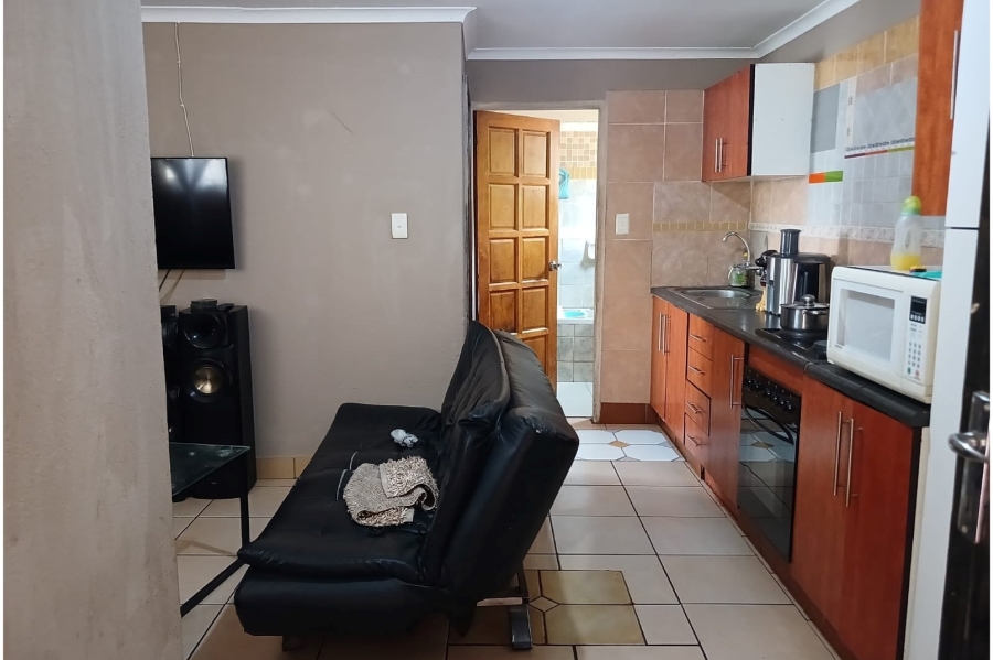 1 Bedroom Property for Sale in Olievenhoutbosch Gauteng