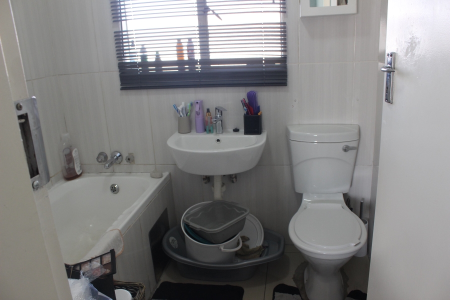 2 Bedroom Property for Sale in Glen Marais Gauteng