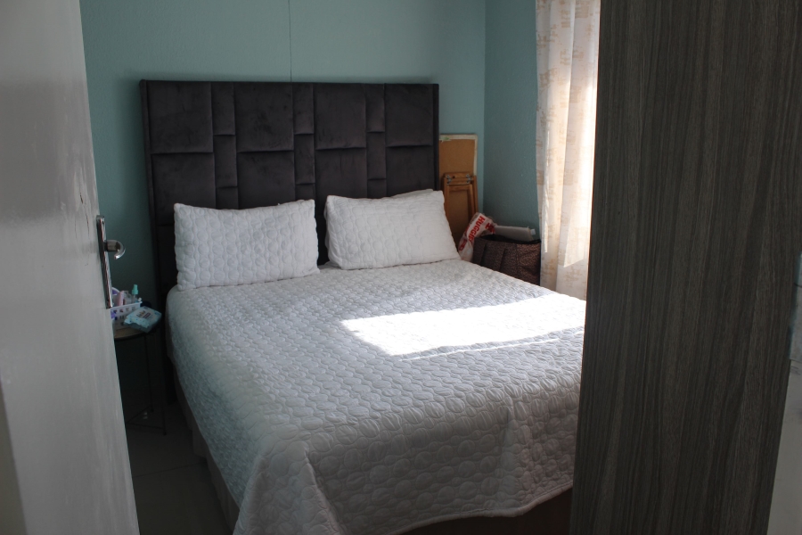 2 Bedroom Property for Sale in Glen Marais Gauteng