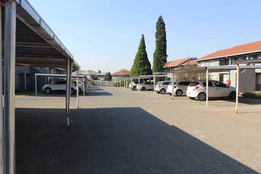 2 Bedroom Property for Sale in Glen Marais Gauteng