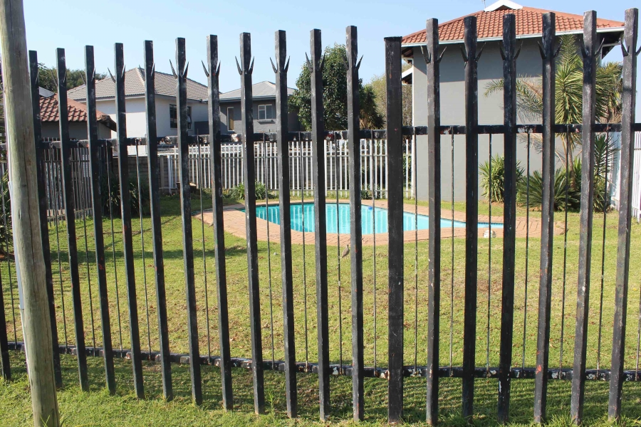 2 Bedroom Property for Sale in Glen Marais Gauteng