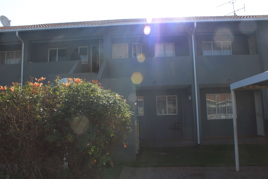 2 Bedroom Property for Sale in Glen Marais Gauteng