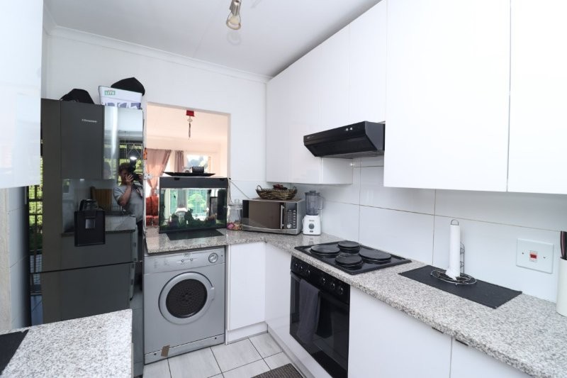 2 Bedroom Property for Sale in Robindale Gauteng