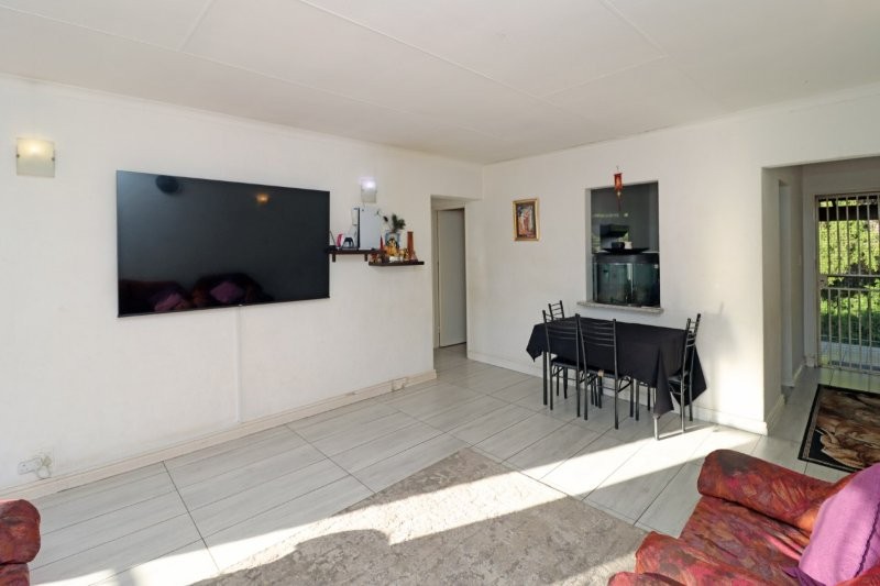 2 Bedroom Property for Sale in Robindale Gauteng