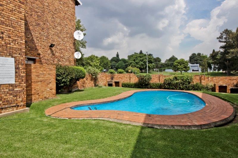 2 Bedroom Property for Sale in Robindale Gauteng
