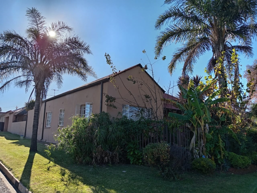 3 Bedroom Property for Sale in Roodepoort North Gauteng