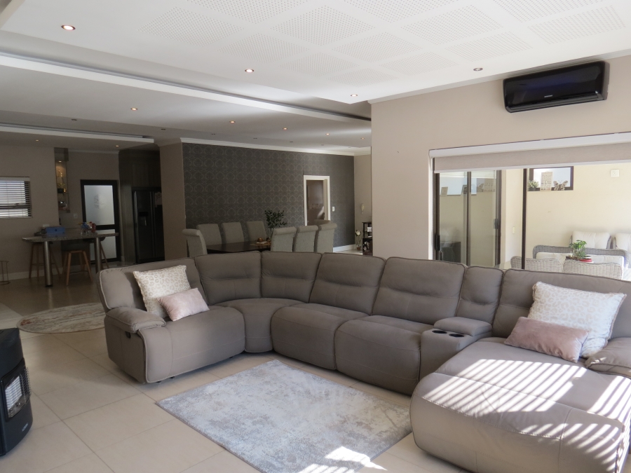 4 Bedroom Property for Sale in Greenstone Hill Gauteng