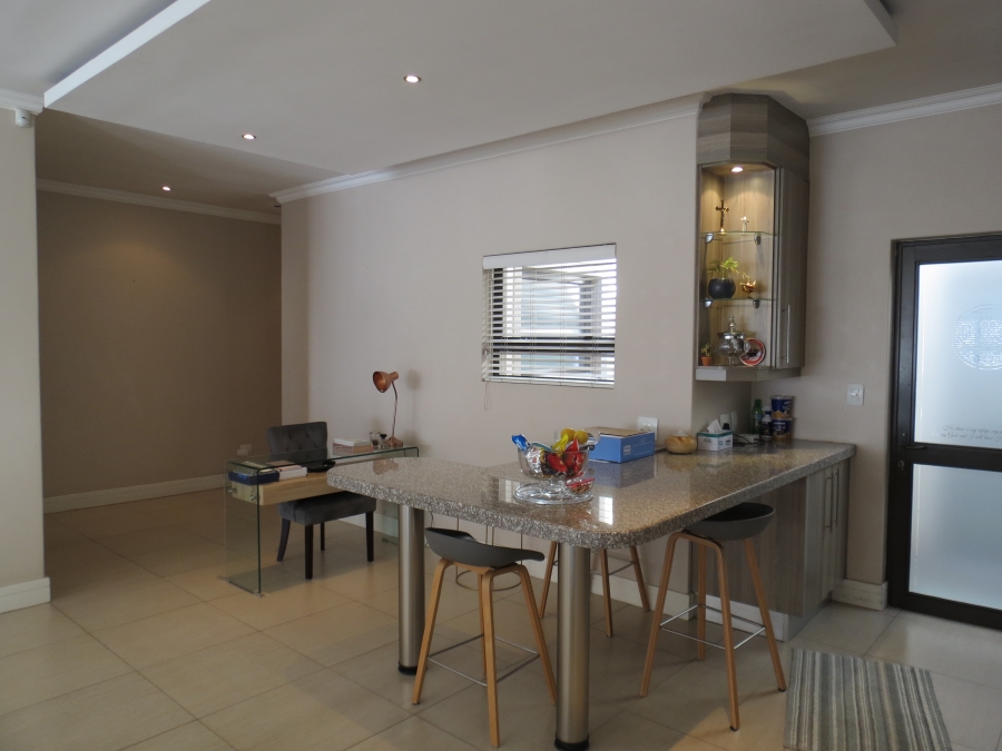 4 Bedroom Property for Sale in Greenstone Hill Gauteng