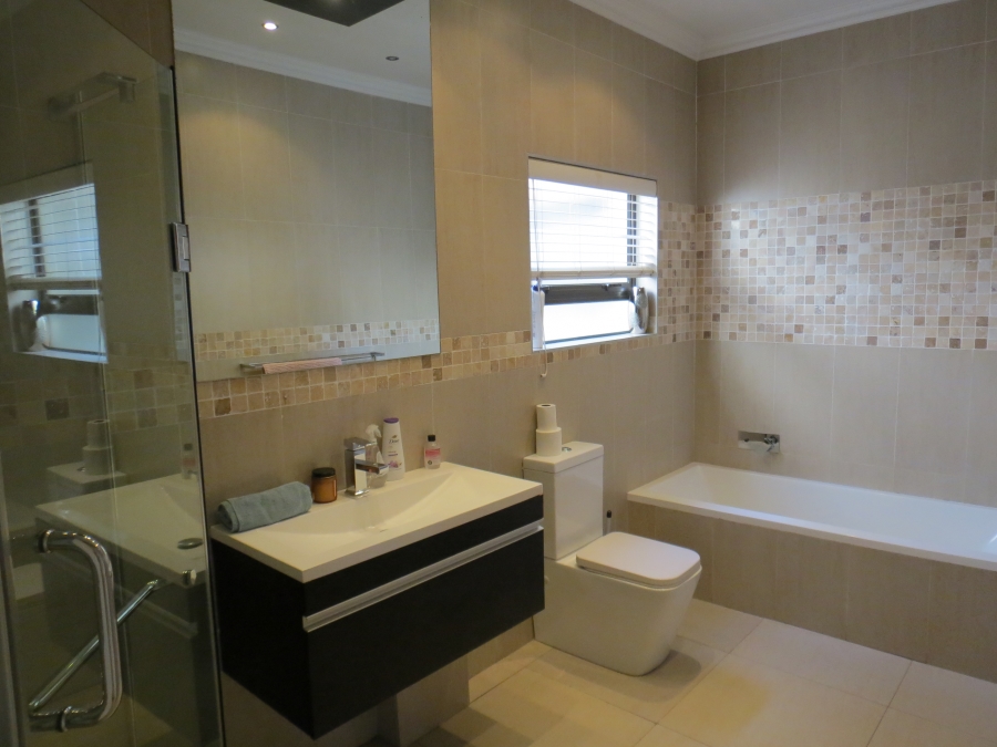 4 Bedroom Property for Sale in Greenstone Hill Gauteng
