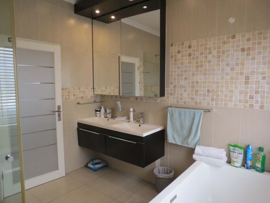 4 Bedroom Property for Sale in Greenstone Hill Gauteng