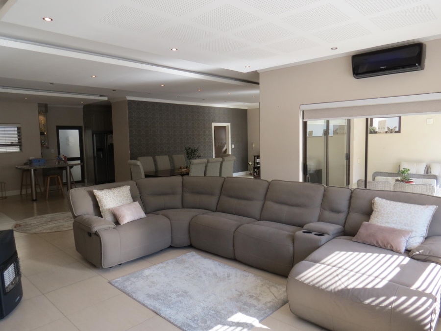 4 Bedroom Property for Sale in Greenstone Hill Gauteng