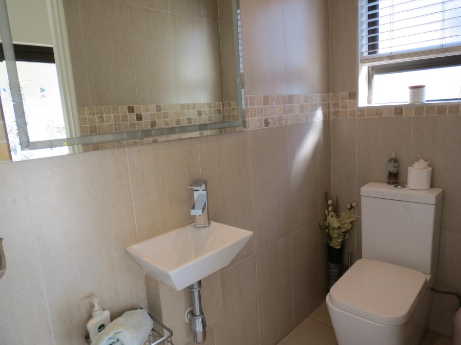 4 Bedroom Property for Sale in Greenstone Hill Gauteng