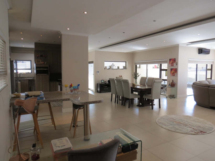 4 Bedroom Property for Sale in Greenstone Hill Gauteng