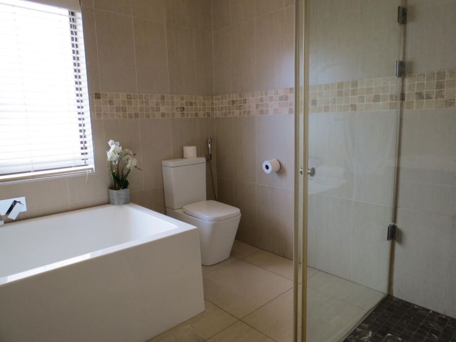 4 Bedroom Property for Sale in Greenstone Hill Gauteng