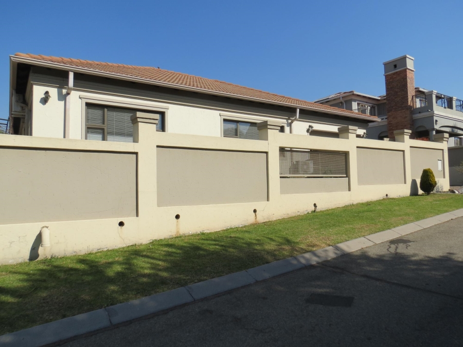 4 Bedroom Property for Sale in Greenstone Hill Gauteng