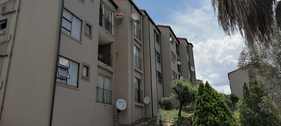 To Let 2 Bedroom Property for Rent in Wilro Park Gauteng