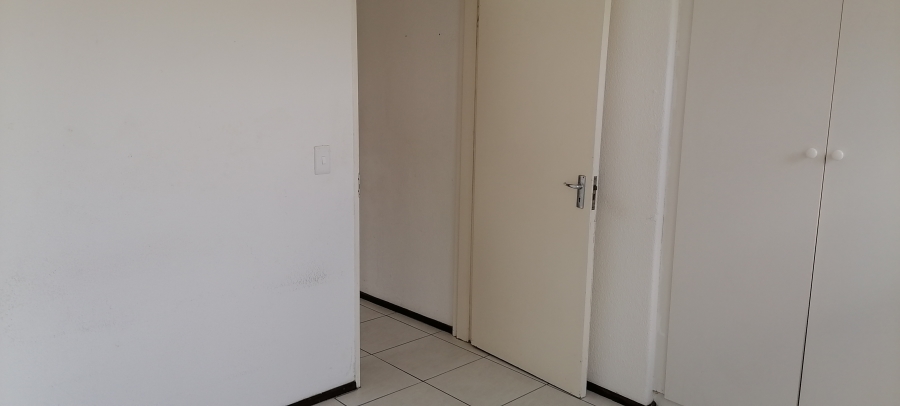 To Let 2 Bedroom Property for Rent in Wilro Park Gauteng