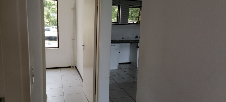 To Let 2 Bedroom Property for Rent in Wilro Park Gauteng