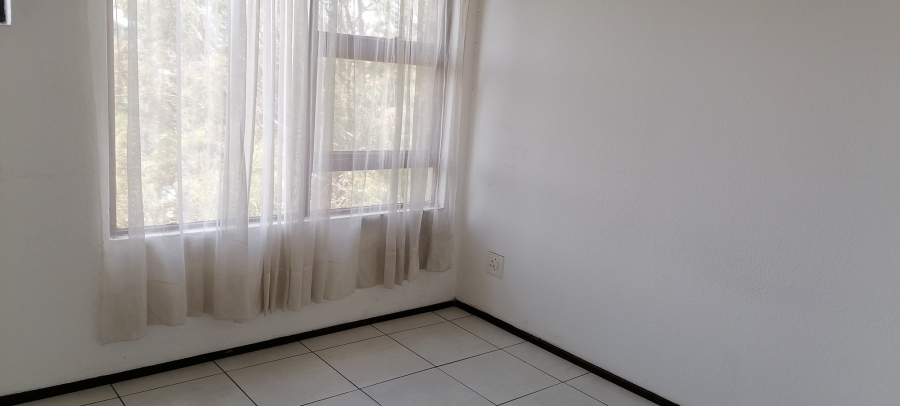 To Let 2 Bedroom Property for Rent in Wilro Park Gauteng