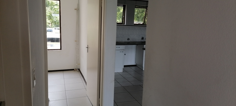 To Let 2 Bedroom Property for Rent in Wilro Park Gauteng