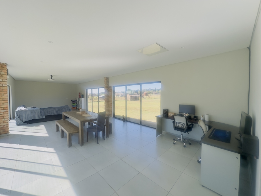 3 Bedroom Property for Sale in Blue Saddle Ranches Gauteng