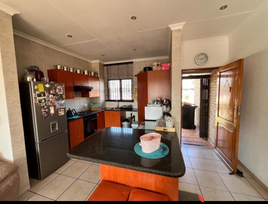 2 Bedroom Property for Sale in Sonneveld Gauteng