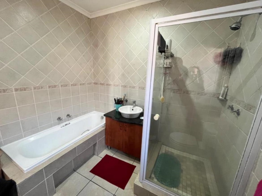 2 Bedroom Property for Sale in Sonneveld Gauteng