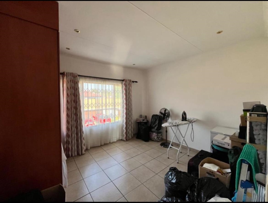 2 Bedroom Property for Sale in Sonneveld Gauteng