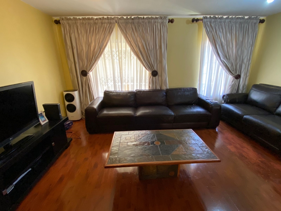 To Let 2 Bedroom Property for Rent in Boardwalk Villas Gauteng